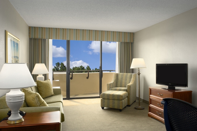 Imagen de los interiores del Hotel EMBASSY SUITES AIRPORT. Foto 11