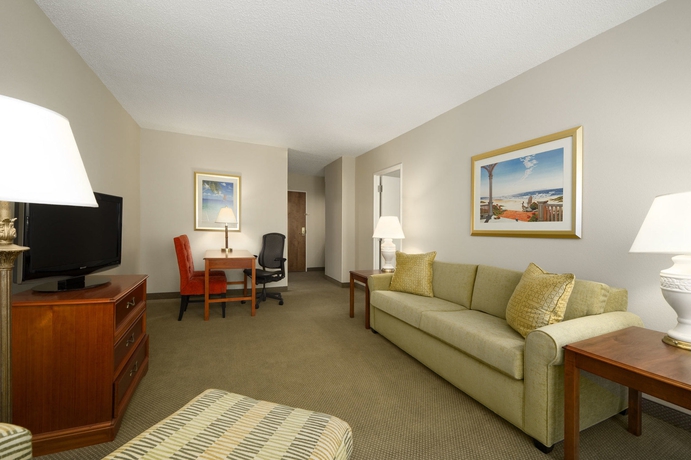 Imagen de los interiores del Hotel EMBASSY SUITES AIRPORT. Foto 12