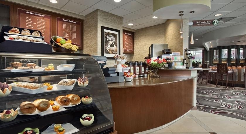 Imagen del bar/restaurante del Hotel EMBASSY SUITES BUFFALO. Foto 3