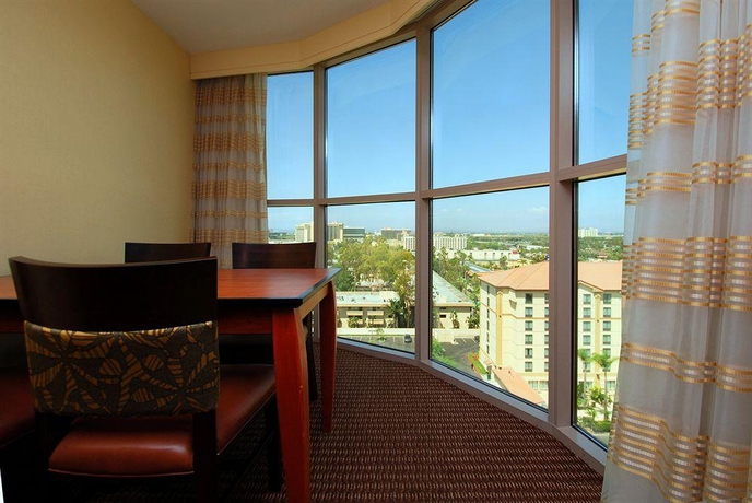 Imagen general del Hotel EMBASSY SUITES GARDEN GROVE. Foto 2
