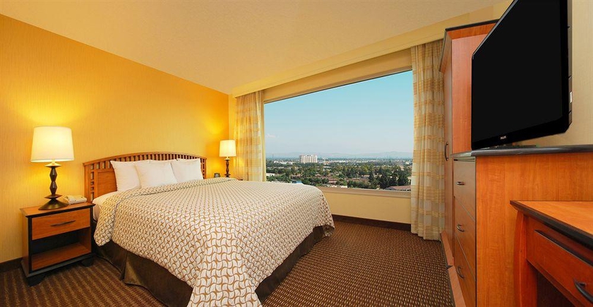 Imagen general del Hotel EMBASSY SUITES GARDEN GROVE. Foto 10
