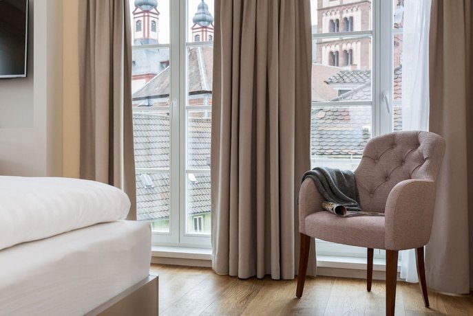 Imagen de la habitación del Hotel EMICHS. Foto 13