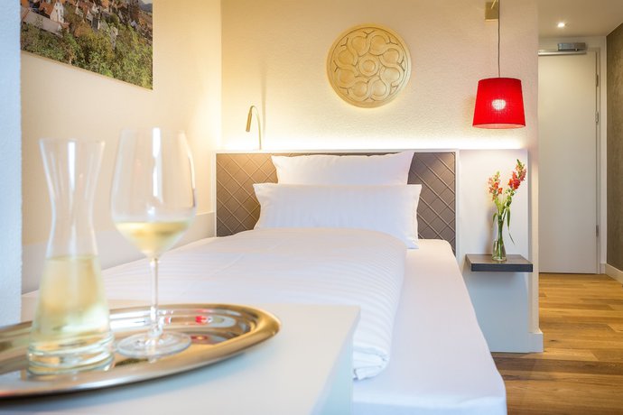 Imagen de la habitación del Hotel EMICHS. Foto 16