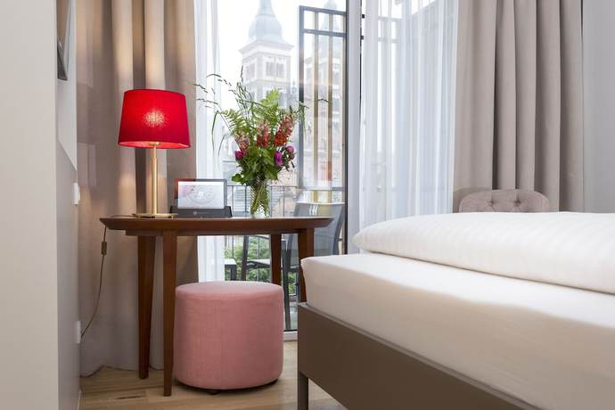 Imagen de la habitación del Hotel EMICHS. Foto 17