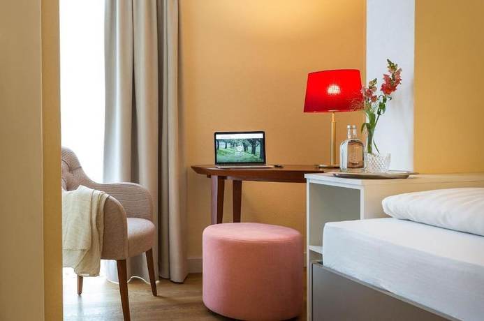 Imagen de la habitación del Hotel EMICHS. Foto 19