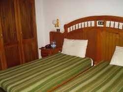 Imagen de la habitación del Hotel EMIR, Ch&eacute;raga. Foto 2