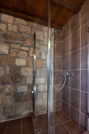Imagen de la habitación del Hotel ENALIO Suites. Foto 13