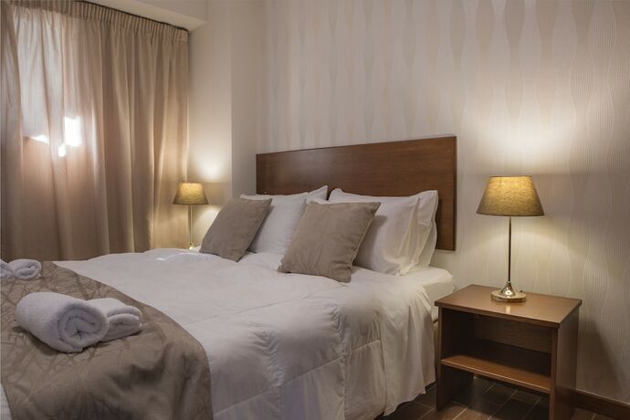 Imagen de la habitación del Hotel ENALIO Suites. Foto 15