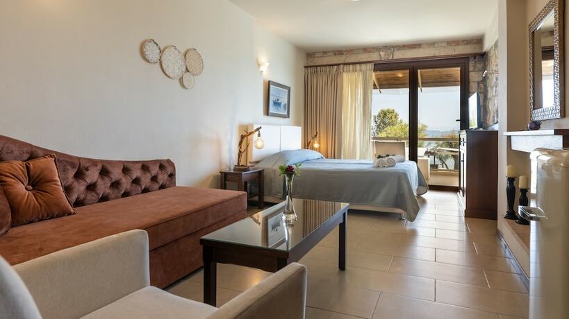 Imagen de la habitación del Hotel ENALIO Suites. Foto 16