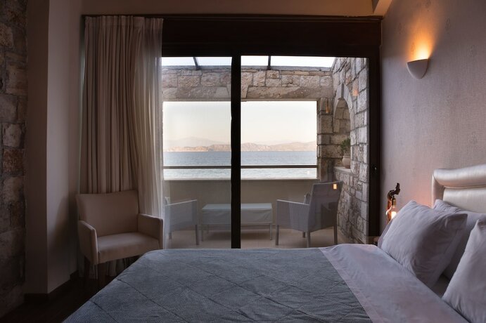 Imagen de la habitación del Hotel ENALIO Suites. Foto 20
