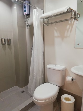 Imagen de la habitación del Hotel EON Centennial Express. Foto 9