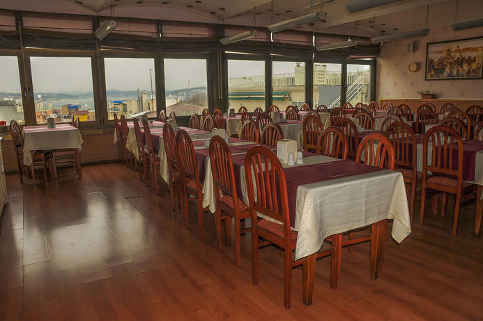 Imagen del bar/restaurante del Hotel ERBIL. Foto 2