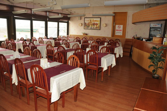 Imagen del bar/restaurante del Hotel ERBIL. Foto 3