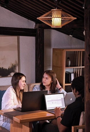 Imagen de los interiores del Hotel ESGBihu Digital Nomad Cowork Colive Hub. Foto 15