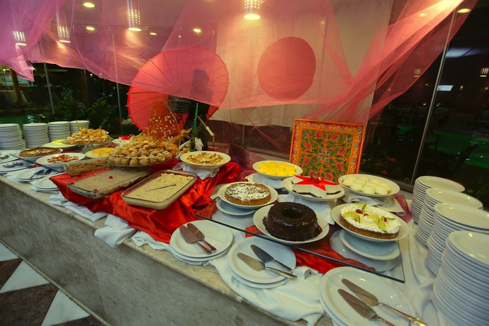 Imagen del bar/restaurante del Hotel ESMERALDA PRAIA. Foto 2