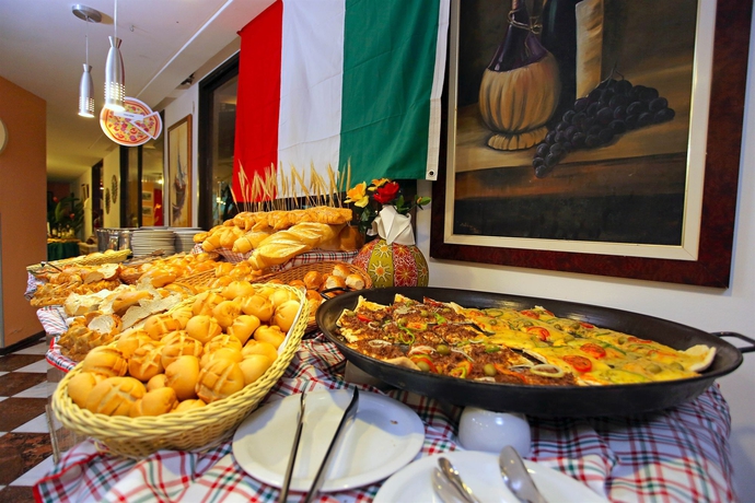 Imagen del bar/restaurante del Hotel ESMERALDA PRAIA. Foto 3