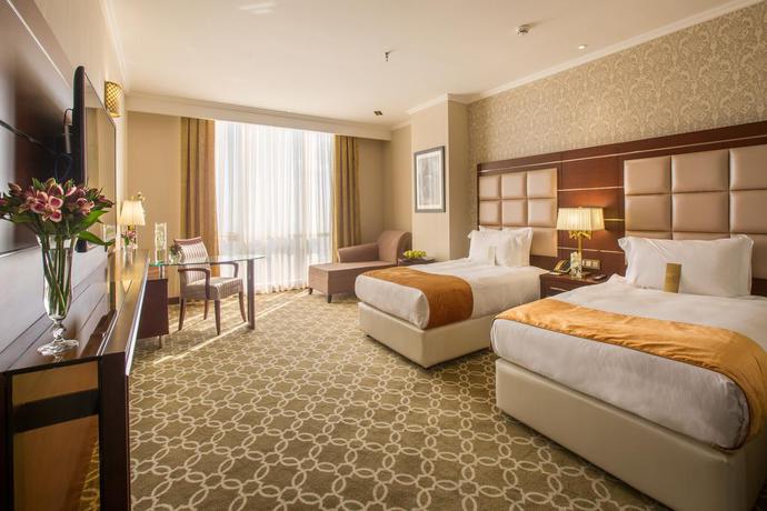 Imagen de la habitación del Hotel ESPINAS PALACE. Foto 8