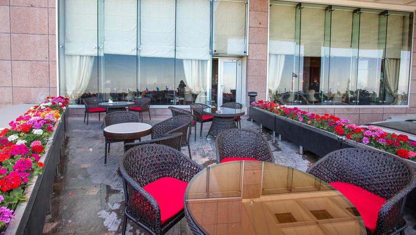 Imagen de los exteriores del Hotel ESPINAS PALACE. Foto 18