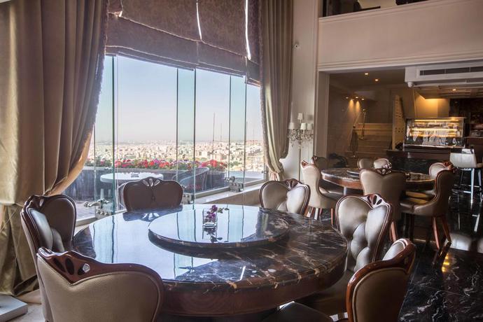 Imagen del bar/restaurante del Hotel ESPINAS PALACE. Foto 4