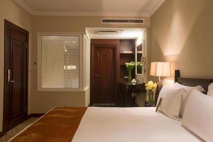 Imagen de la habitación del Hotel ESPINAS PALACE. Foto 9