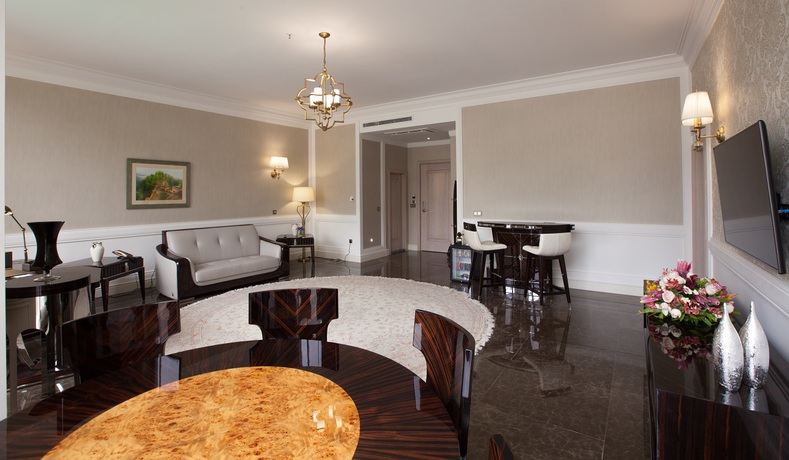 Imagen de la habitación del Hotel ESPINAS PALACE. Foto 12