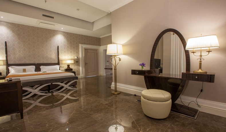 Imagen de la habitación del Hotel ESPINAS PALACE. Foto 13