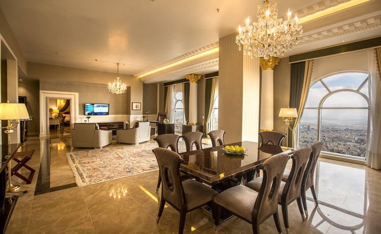 Imagen de la habitación del Hotel ESPINAS PALACE. Foto 17