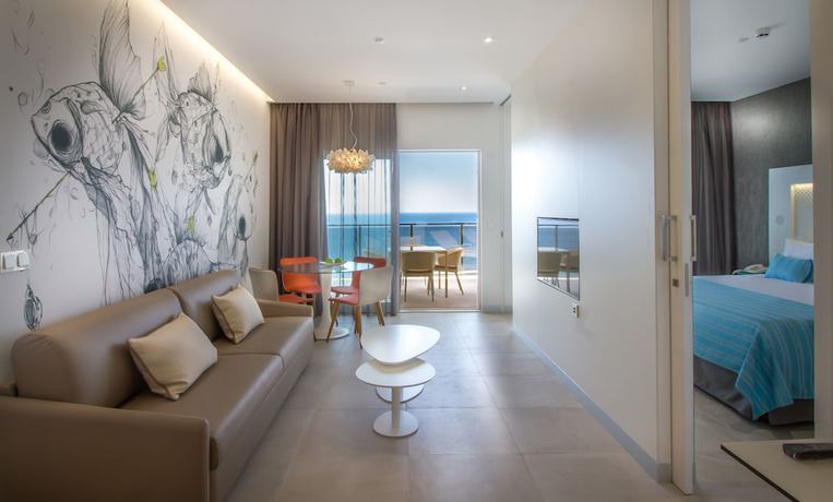 Imagen de la habitación del Hotel ESTIMAR Calpe Suitopia. Foto 4