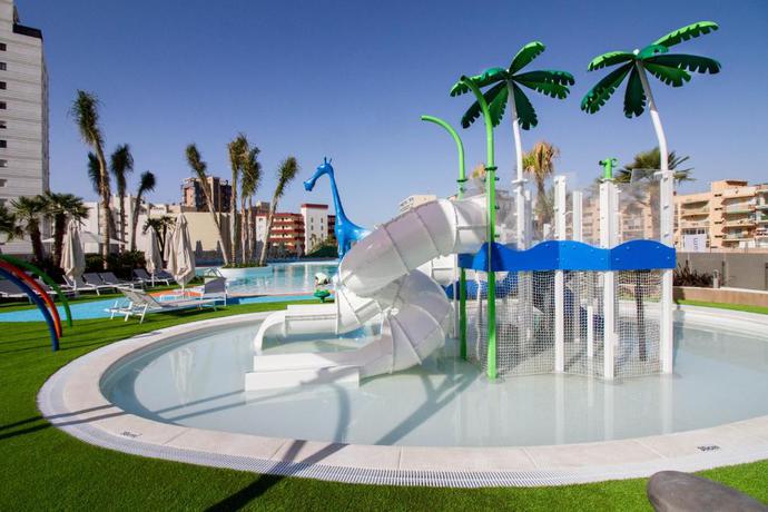 Imagen de la piscina del Hotel ESTIMAR Calpe Suitopia. Foto 11