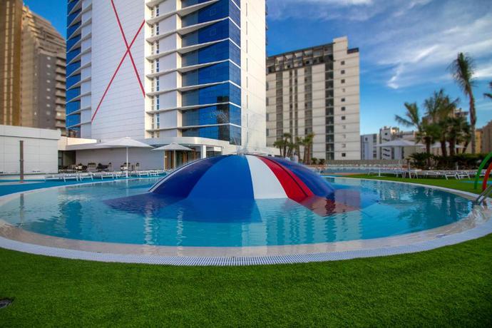 Imagen de la piscina del Hotel ESTIMAR Calpe Suitopia. Foto 12