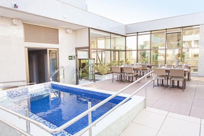 Imagen de los exteriores del Hotel E.Suítes Sion. Foto 10