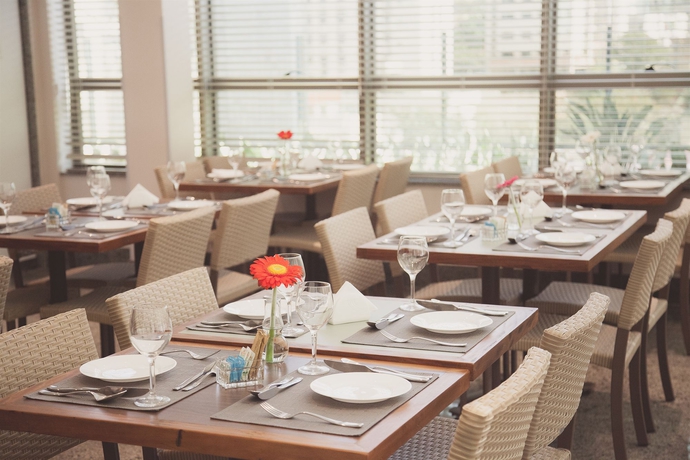 Imagen del bar/restaurante del Hotel E.Suítes Sion. Foto 4