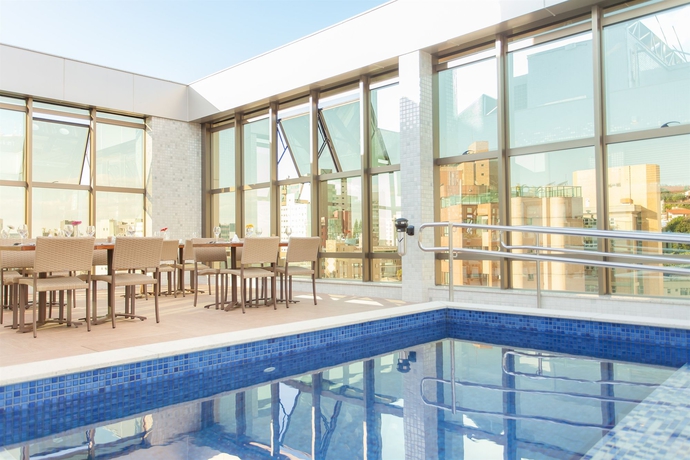 Imagen de los exteriores del Hotel E.Suítes Sion. Foto 11