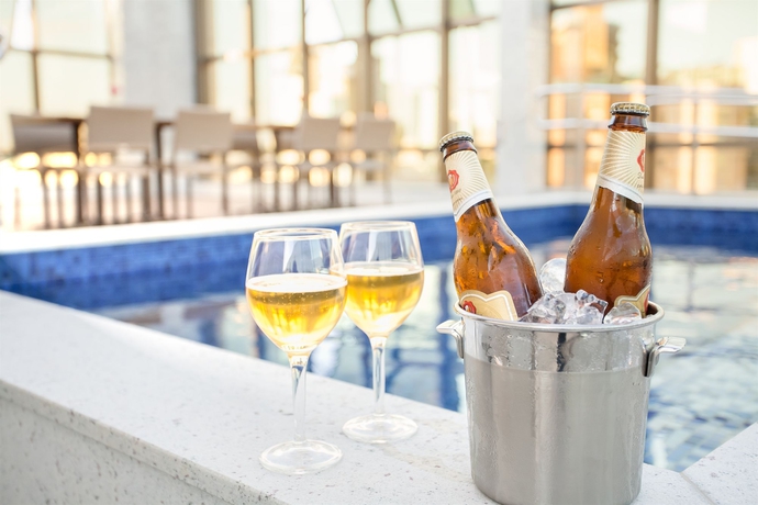 Imagen de los exteriores del Hotel E.Suítes Sion. Foto 12