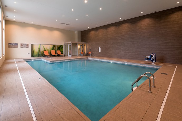 Imagen de la piscina del Hotel EVEN Omaha Downtown - Old Market, an IHG. Foto 20