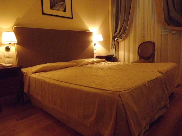 Imagen de la habitación del Hotel EXECUTIVE FLORENCE. Foto 6