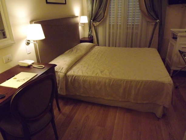 Imagen de la habitación del Hotel EXECUTIVE FLORENCE. Foto 9