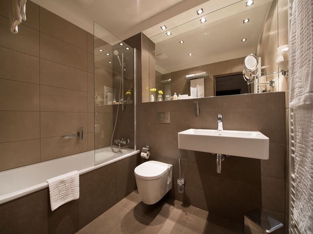 Imagen de la habitación del Hotel Ea Embassy Prague. Foto 8