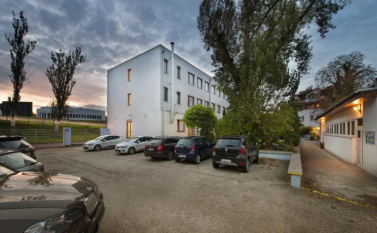 Imagen de los exteriores del Hotel Ea Populus. Foto 6