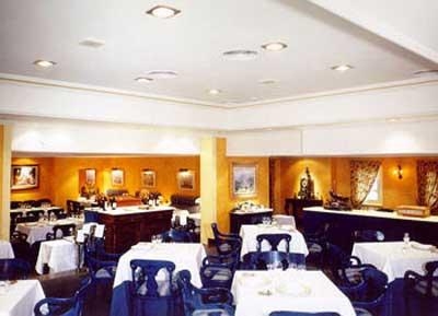 Imagen del bar/restaurante del Hotel Ébora By Vivere Stays. Foto 6