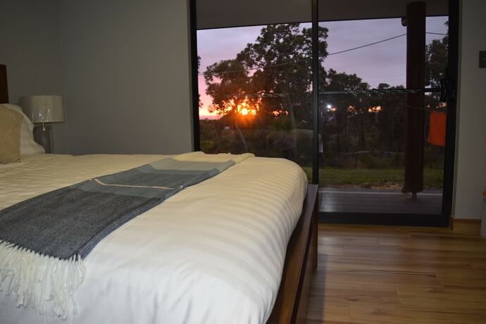 Imagen de la habitación del Hotel Eagle Bay House. Foto 13