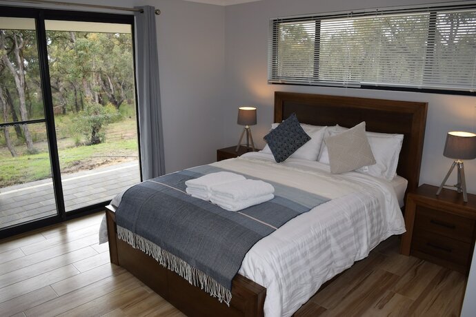 Imagen de la habitación del Hotel Eagle Bay House. Foto 14