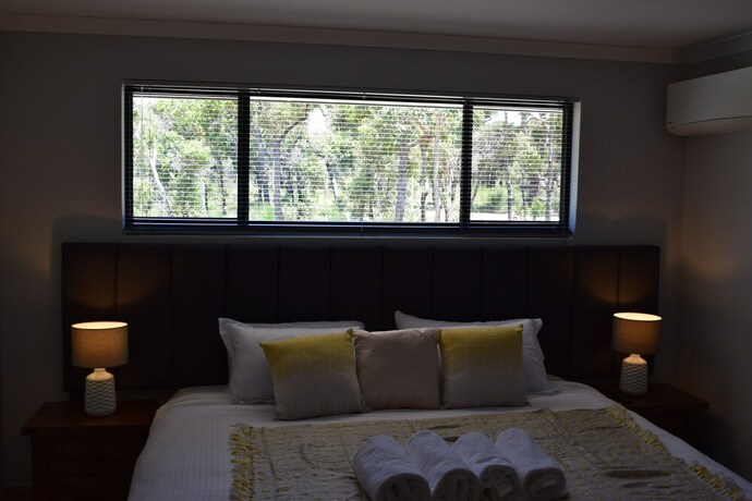 Imagen de la habitación del Hotel Eagle Bay House. Foto 15