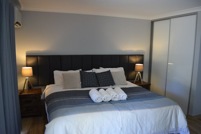 Imagen de la habitación del Hotel Eagle Bay House. Foto 20