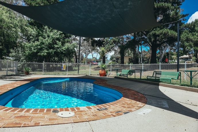 Imagen de la piscina del Hotel Eagle Hawk Park. Foto 12