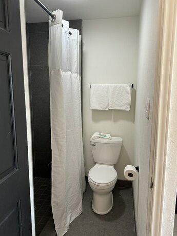 Imagen general del Hotel Eagle Inn. Foto 3