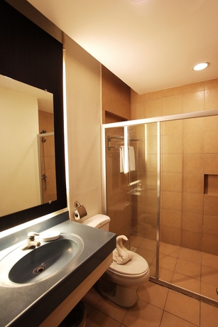 Imagen de la habitación del Hotel Eagle Point Resort, Mabini. Foto 9