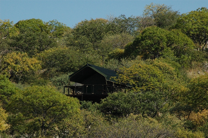 Imagen de los exteriores del Hotel Eagle Tented Lodge and Spa Etosha. Foto 8
