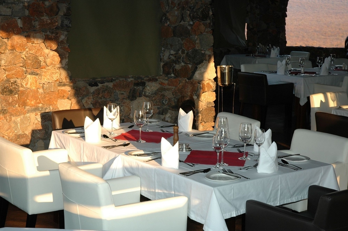 Imagen del bar/restaurante del Hotel Eagle Tented Lodge and Spa Etosha. Foto 3