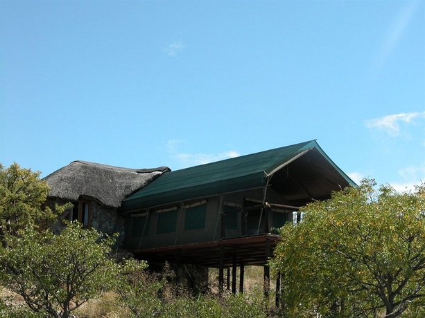 Imagen de los exteriores del Hotel Eagle Tented Lodge and Spa Etosha. Foto 9